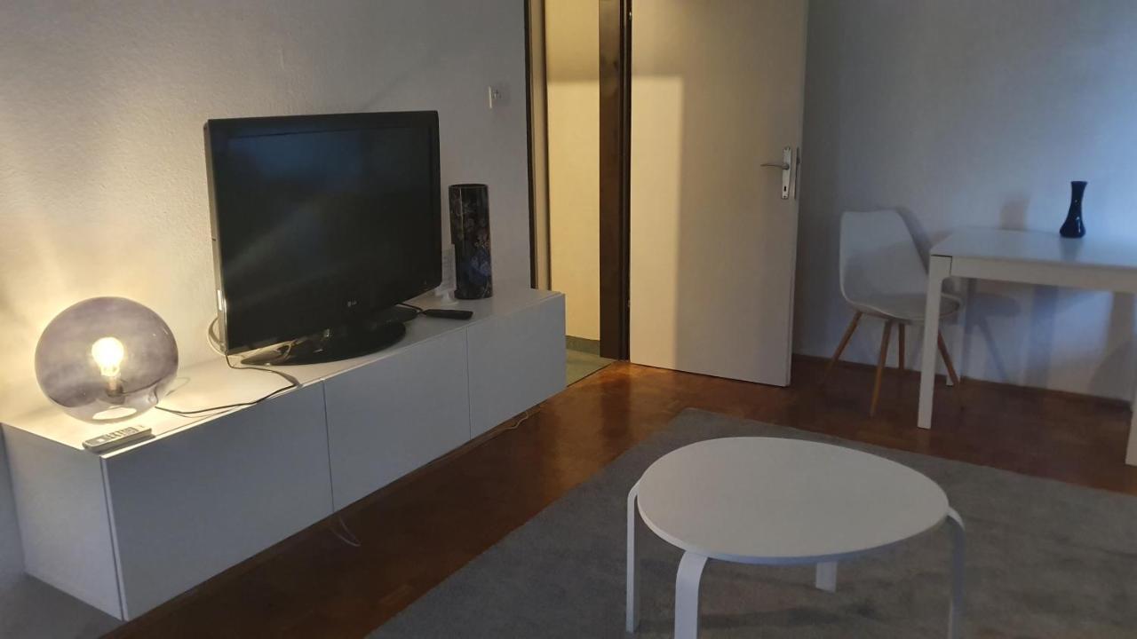 أوسييك Apartment Sretni Dimnjacar المظهر الخارجي الصورة